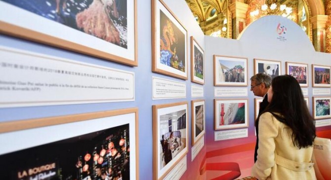 庆祝中法建交60周年图片展在巴黎举办